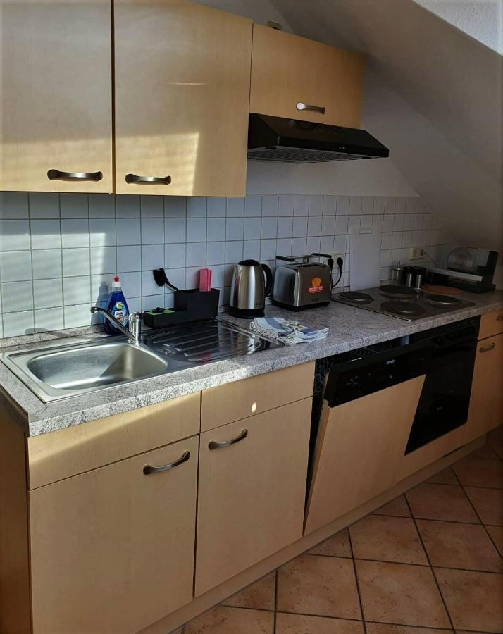 Gaestewohnung 4-Raum Wohnung Fuer 2-8 Personen 츠비카우 외부 사진