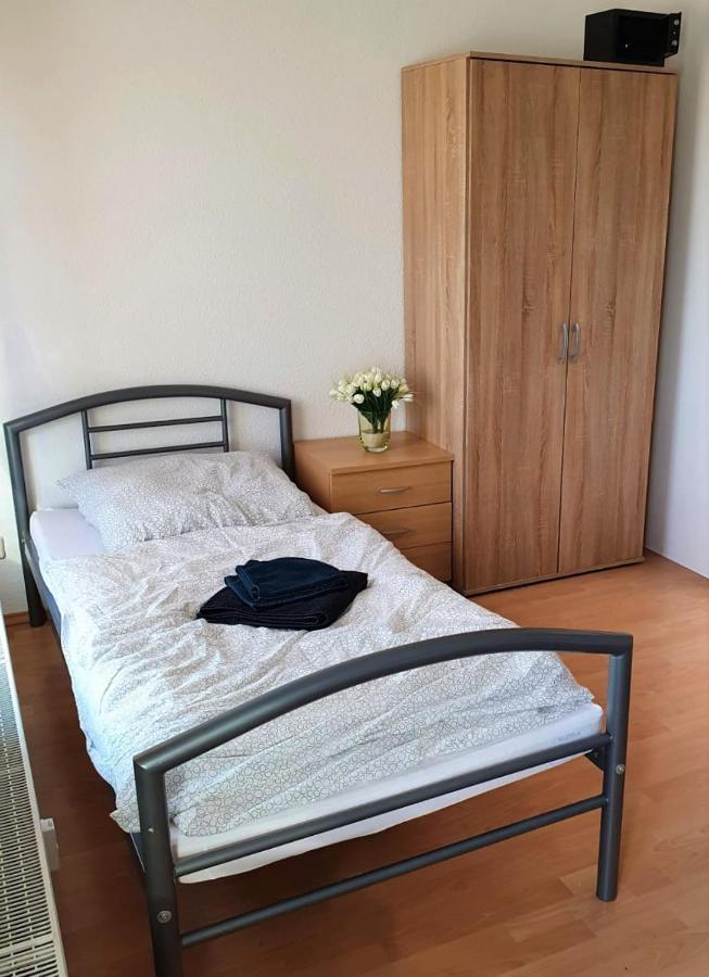Gaestewohnung 4-Raum Wohnung Fuer 2-8 Personen 츠비카우 외부 사진