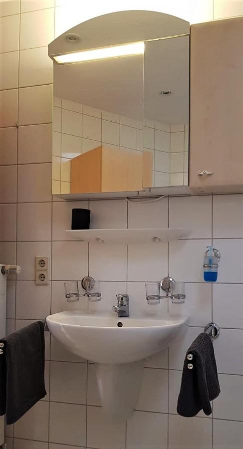 Gaestewohnung 4-Raum Wohnung Fuer 2-8 Personen 츠비카우 외부 사진