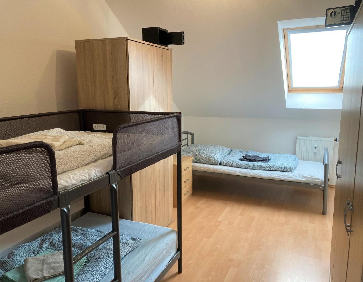 Gaestewohnung 4-Raum Wohnung Fuer 2-8 Personen 츠비카우 외부 사진